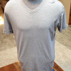 Mens Lululemon V neck T shirt. Gray Large EUC